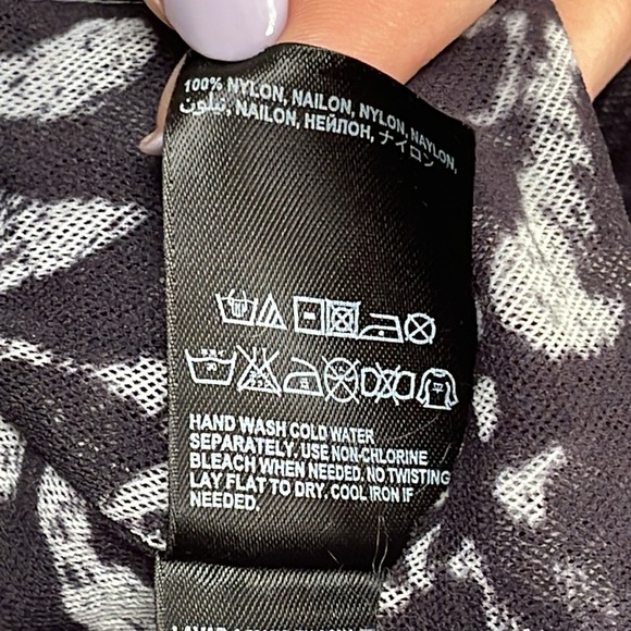 ❤️ 🆕 BEBE Mesh Knit Leopard Print Asymmetrical Neckline Puffy Sleeve Top Size M - Picture 5 of 5